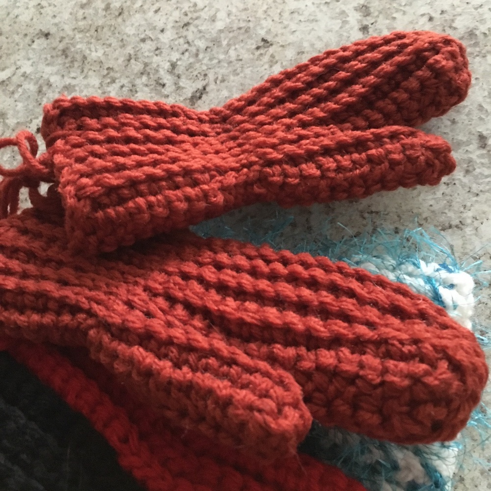 New Kids Chunky Knit Handmade Mittens on a String--- Size 6-8